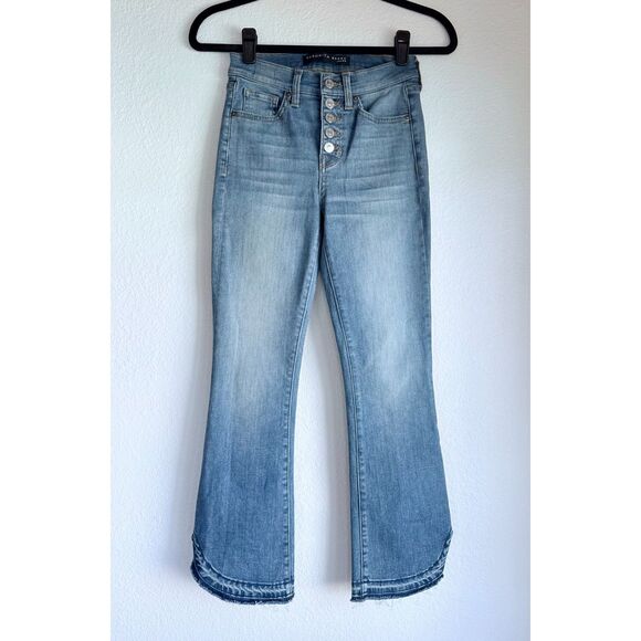 NWOT Veronica Beard Carolyn Button Fly Baby Boot Dolphin Hem Jean in Beacon Wash - Picture 4 of 11